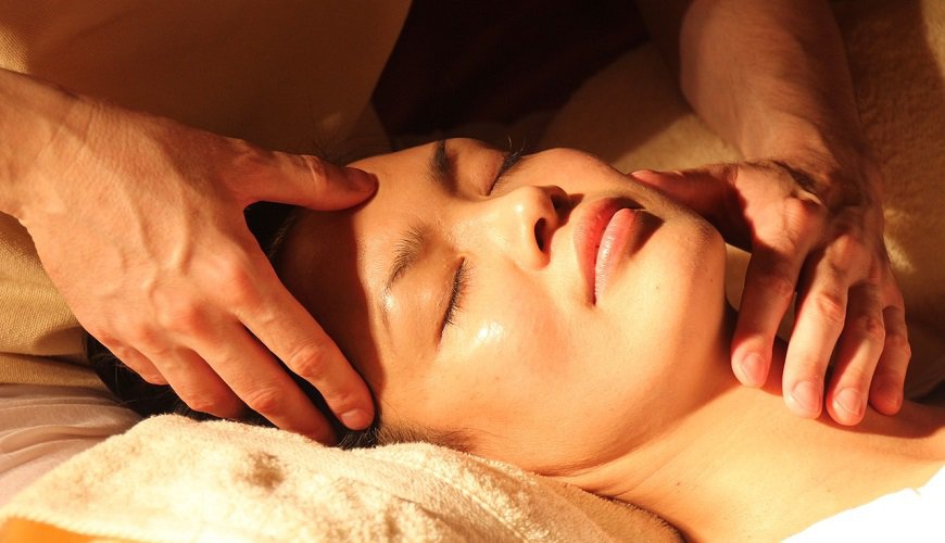 Antistresová masáž hlavy, zad a šíje